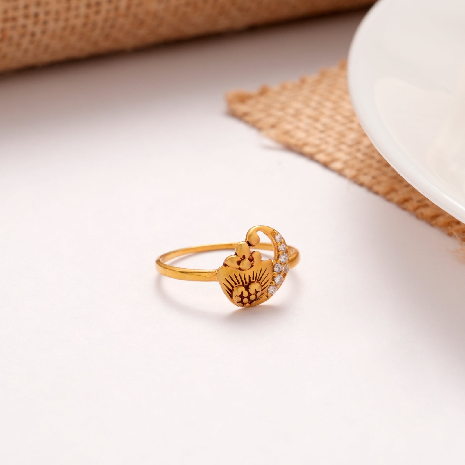 Elegant Floral Pattern Golden Ring