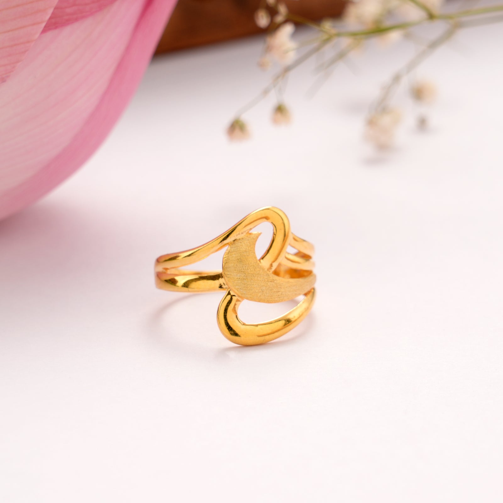 Elegant Floral Pattern Golden Ring