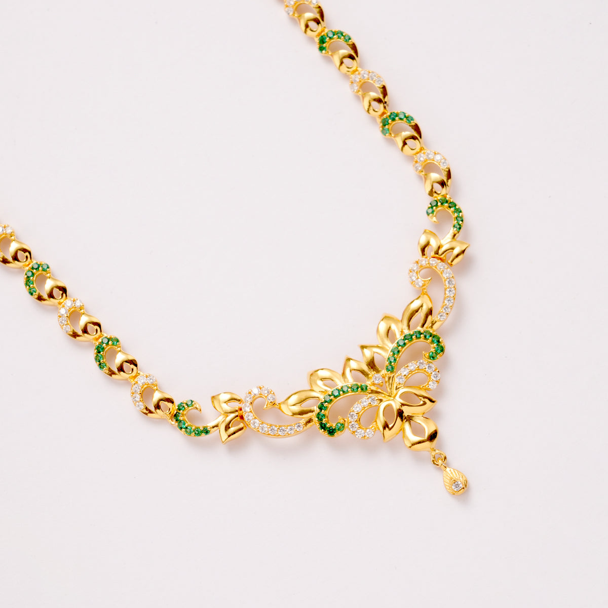Elegant Floral Design Golden Necklace Set