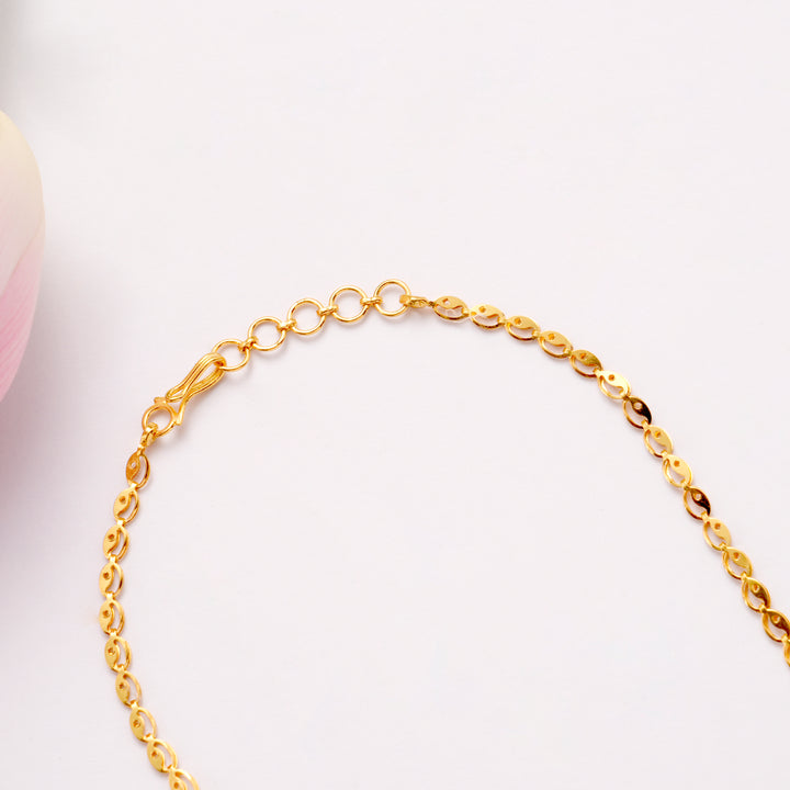 Elegant Floral Design Golden Necklace Set