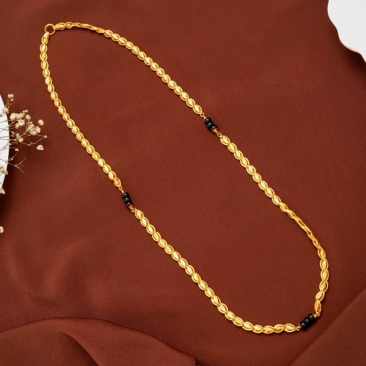 Twisted Lotus Leaf Pattern Black Beads Gold Chain