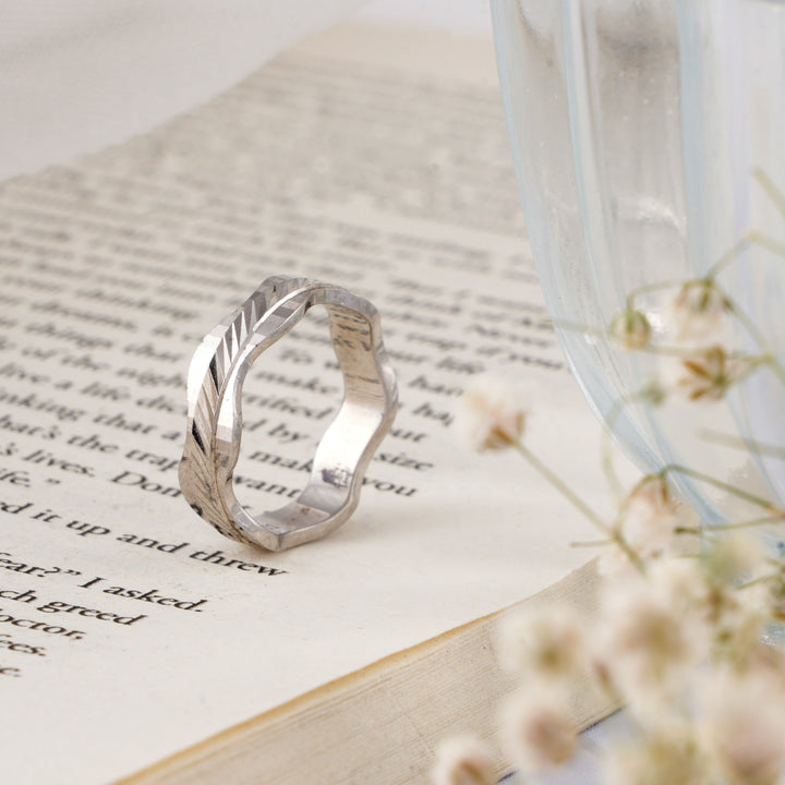Curved Valaivu Sterling Silver Ring