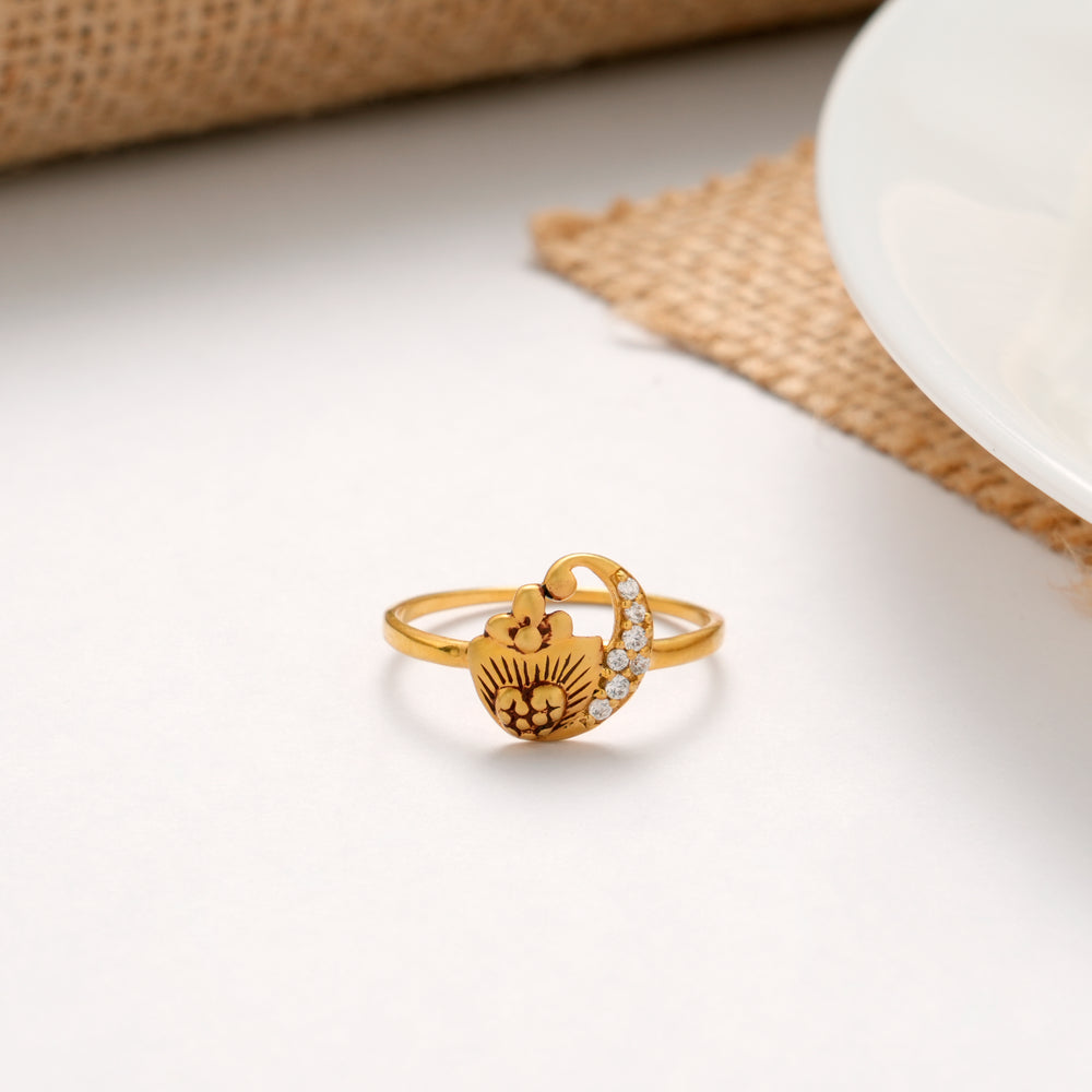 Elegant Floral Pattern Golden Ring