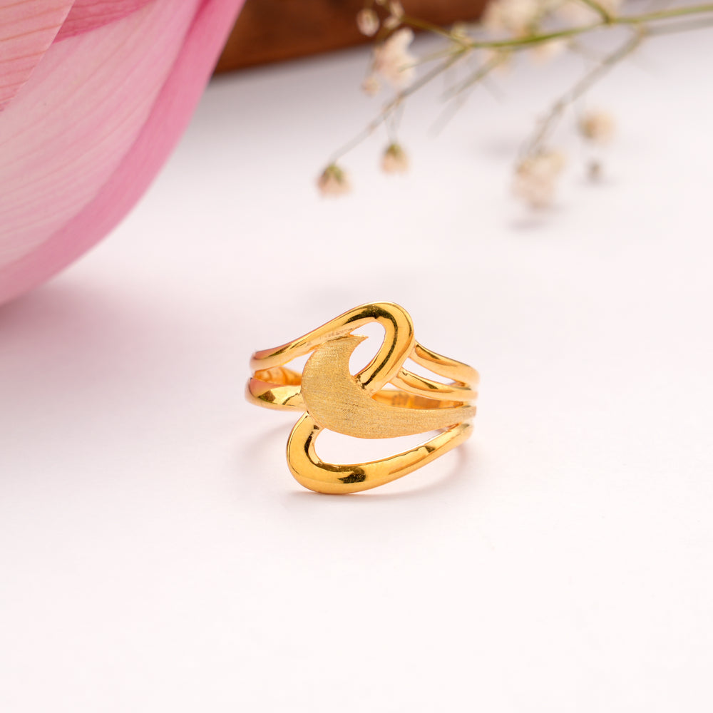 Elegant Floral Pattern Golden Ring