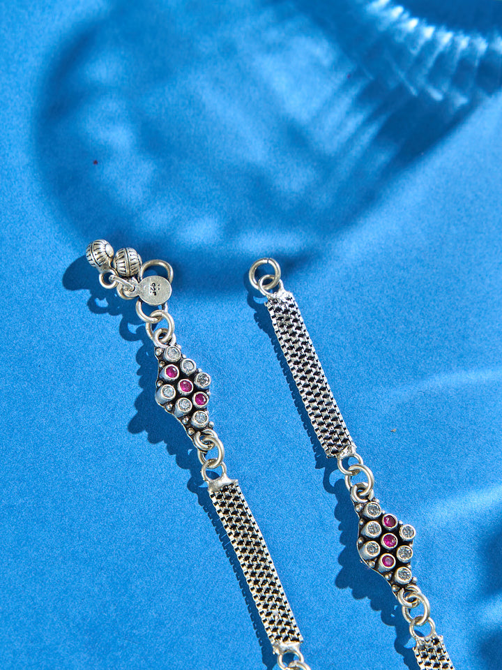 White Floral Touch Antique Anklet