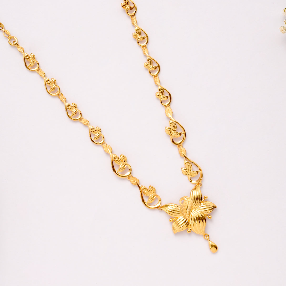 Grand Flower Casting Golden Necklace Set
