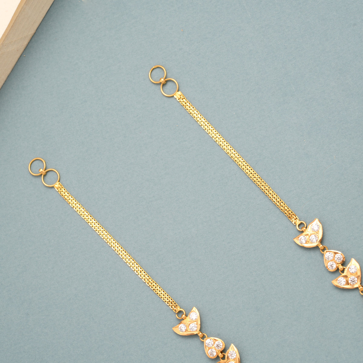 Classic White Stone with Chain Ear Mattal