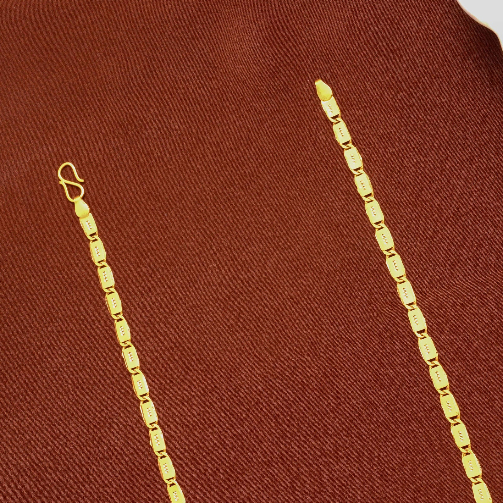 Modern Capsule Link Gold Chain