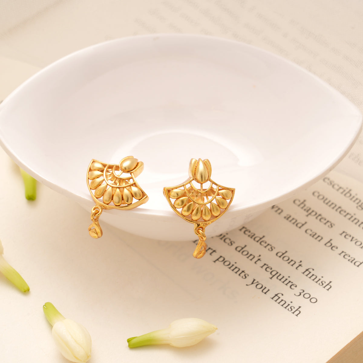Trendy Fan Shape Design Golden Earring