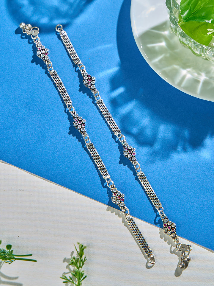 White Floral Touch Antique Anklet