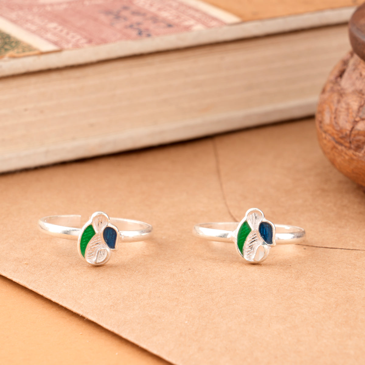 Leaf Design Blue Green Enamel Silver Toe Ring