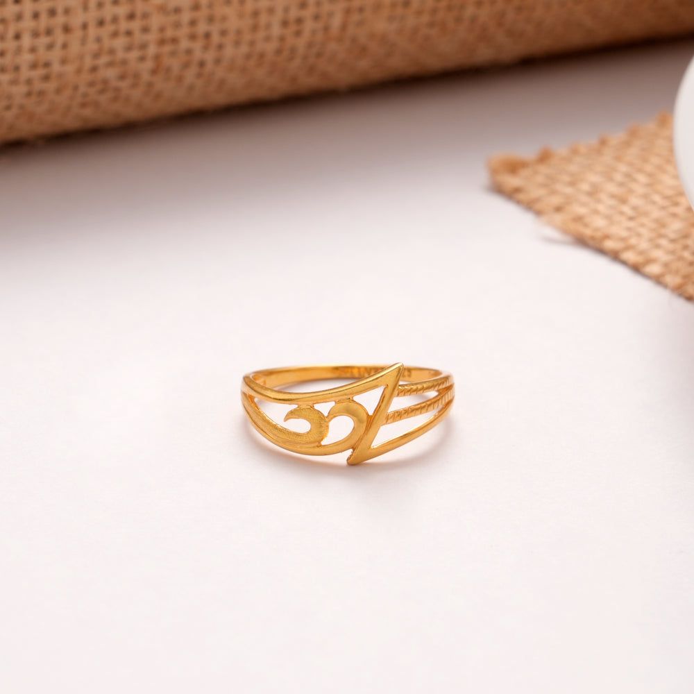 Stylish Z Pattern Golden Ring
