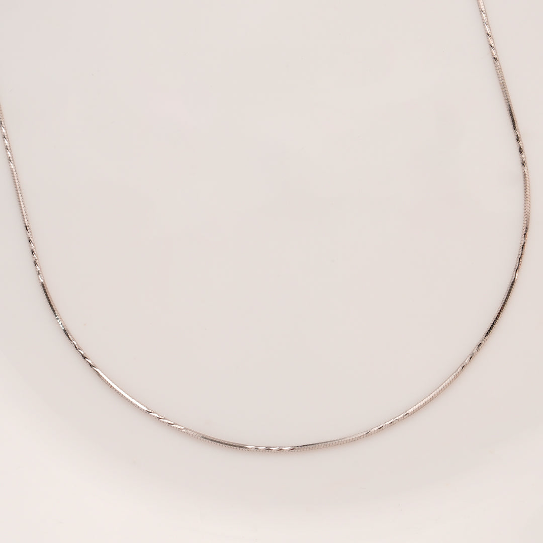 Shining Design Silver Chain