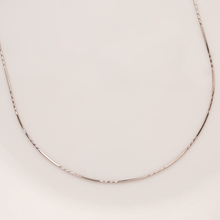 Shining Design Silver Chain