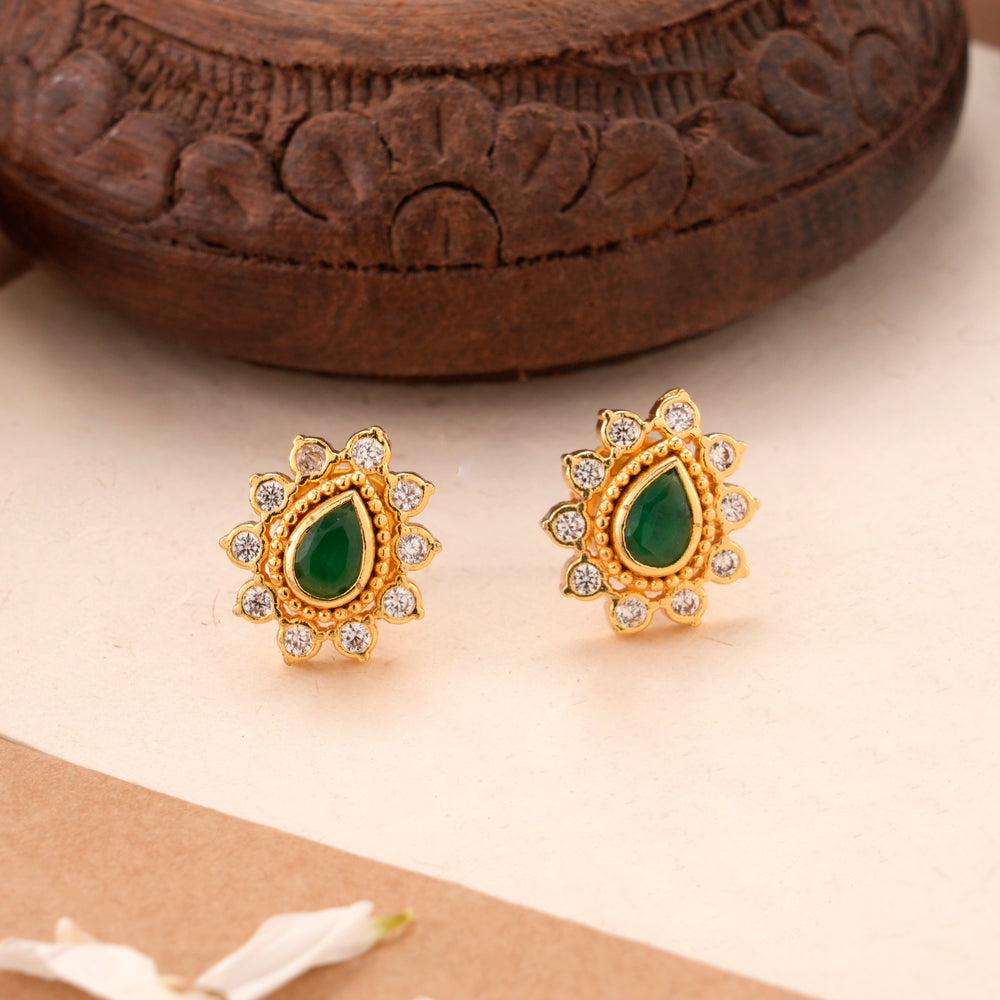 Golden Emerald Leaf Glow Kundan Stud