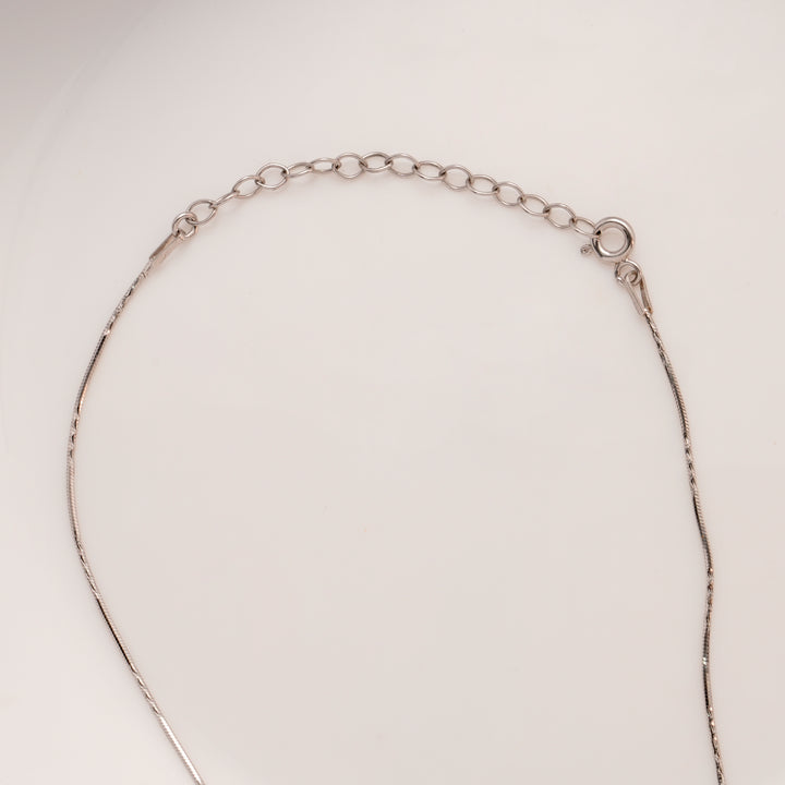 Shining Design Silver Chain