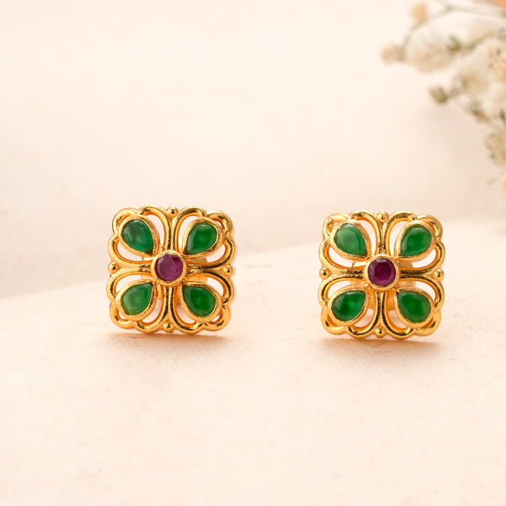 Classic Floral Design Emerald Kundan Stud