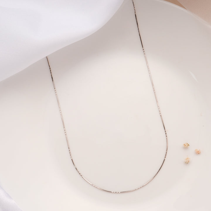 Shining Design Silver Chain