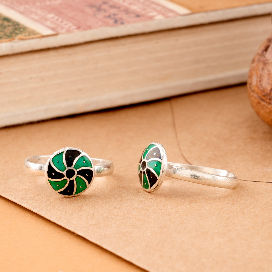 Elegant Spiral Enamel Silver Toe Ring