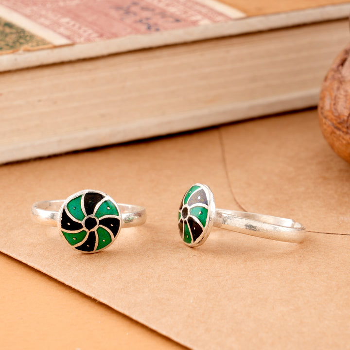 Elegant Spiral Enamel Silver Toe Ring