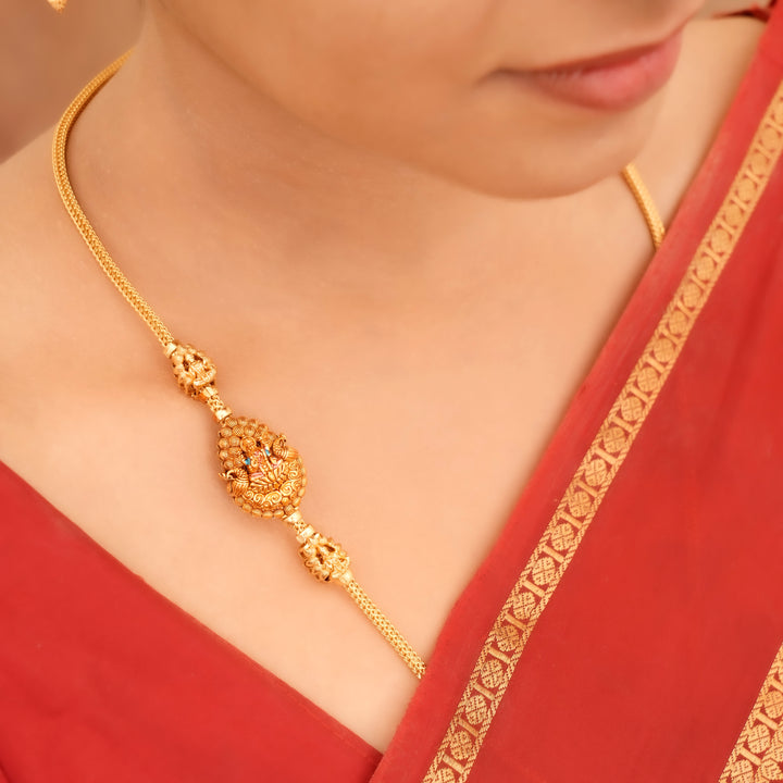 Radiant Pattern Silver Lakshmi Mugappu Chain