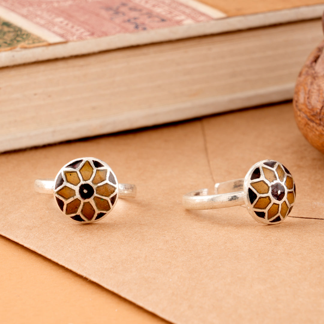 Traditional Round Flower Enamel Silver Toe Ring