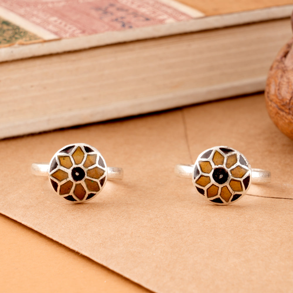 Traditional Round Flower Enamel Silver Toe Ring