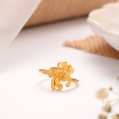 Daisy Floral Design Golden Ring
