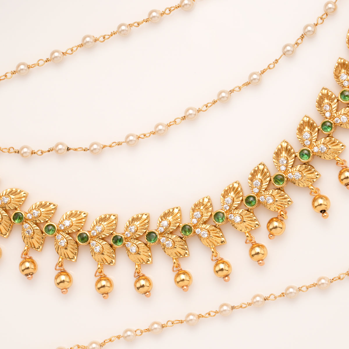Leaf Pattern Green Stone Golden Drop Mattal