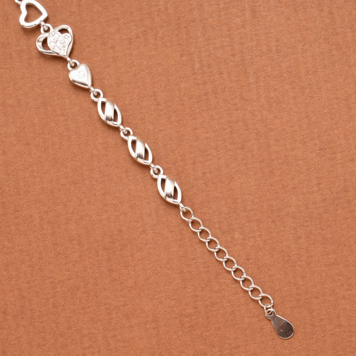 Inner Heart with Leaf Pattern Silver Women’s Bracelet