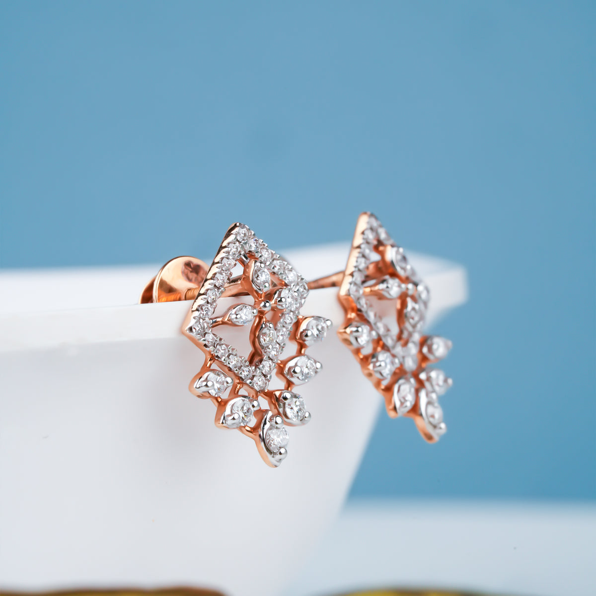 Geometric Design Leafy Pattern Diamond Earring