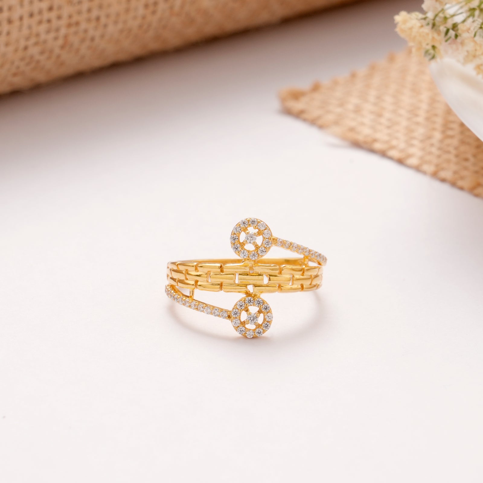 Elegant Mesh Design Golden Ring