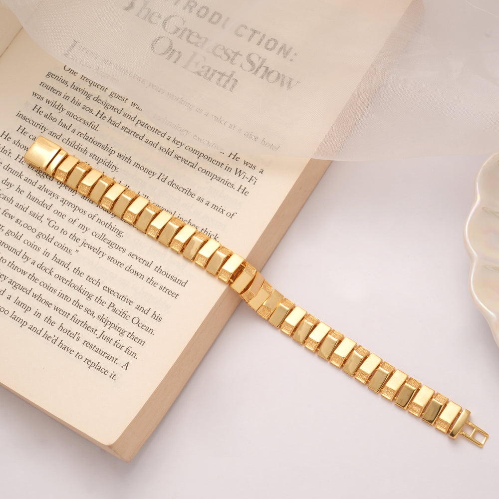 Broad Link Design Men’s Golden Bracelet