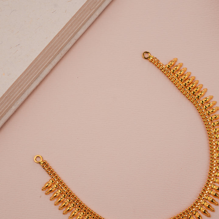 Traditional Kerala Pattern Gold Pichi Poo Necklace