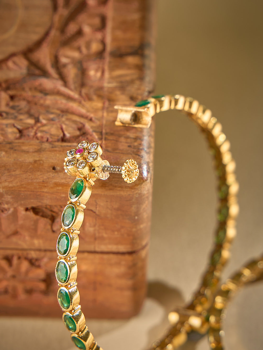 Emerald Radiance Twist Bangle