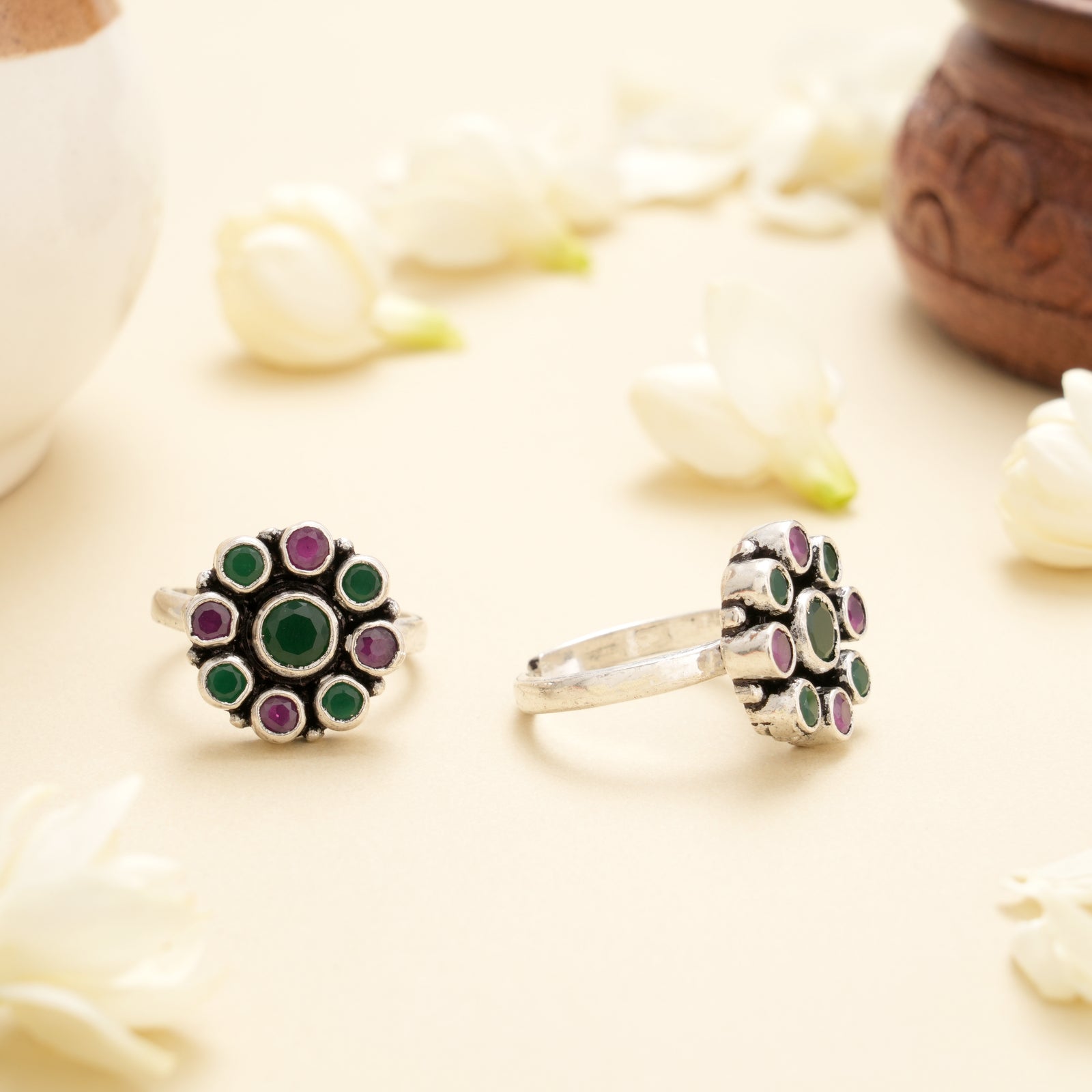 Emerald Ruby Circle Antique Silver Toe Ring
