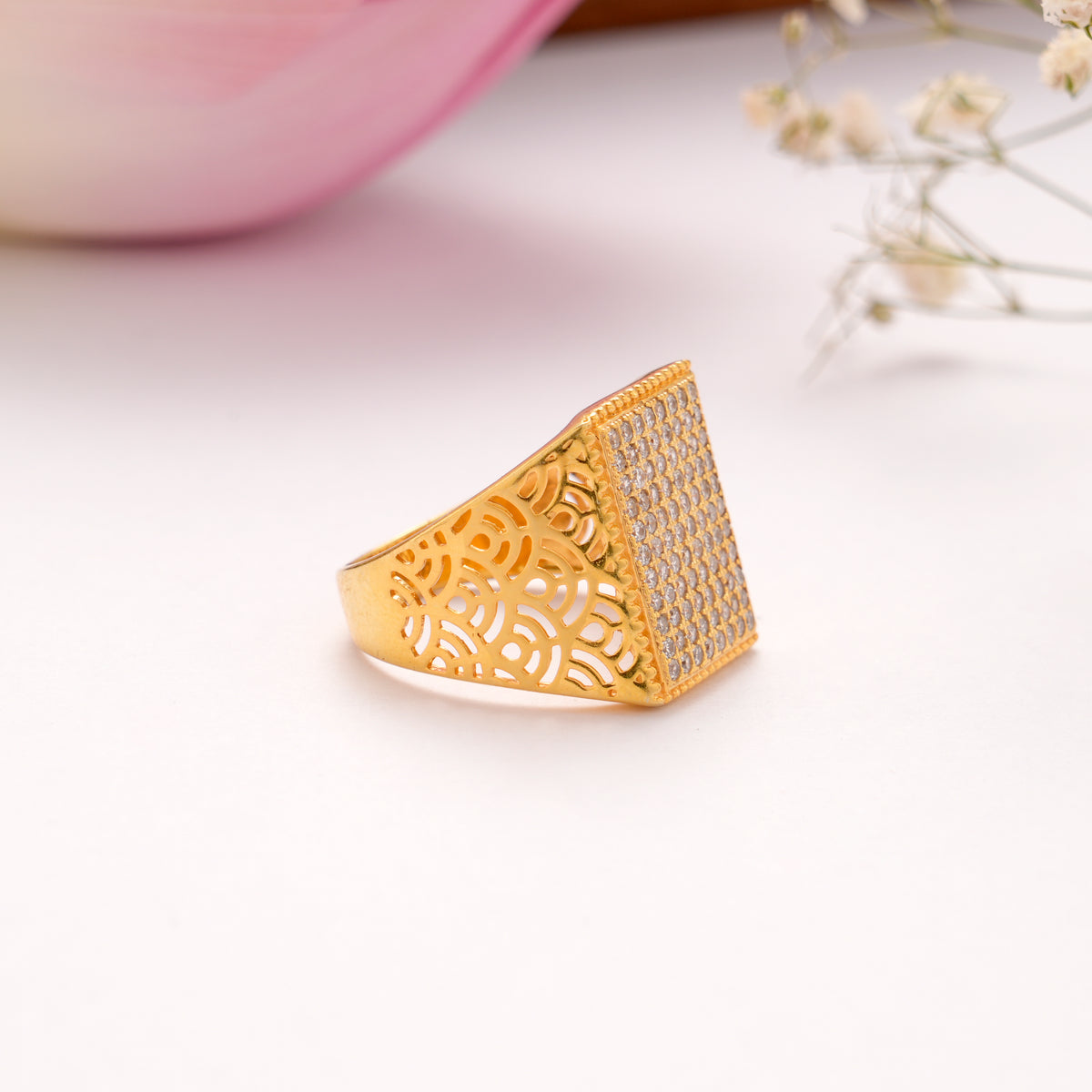 Sparkling White Stones Men’s Golden Ring