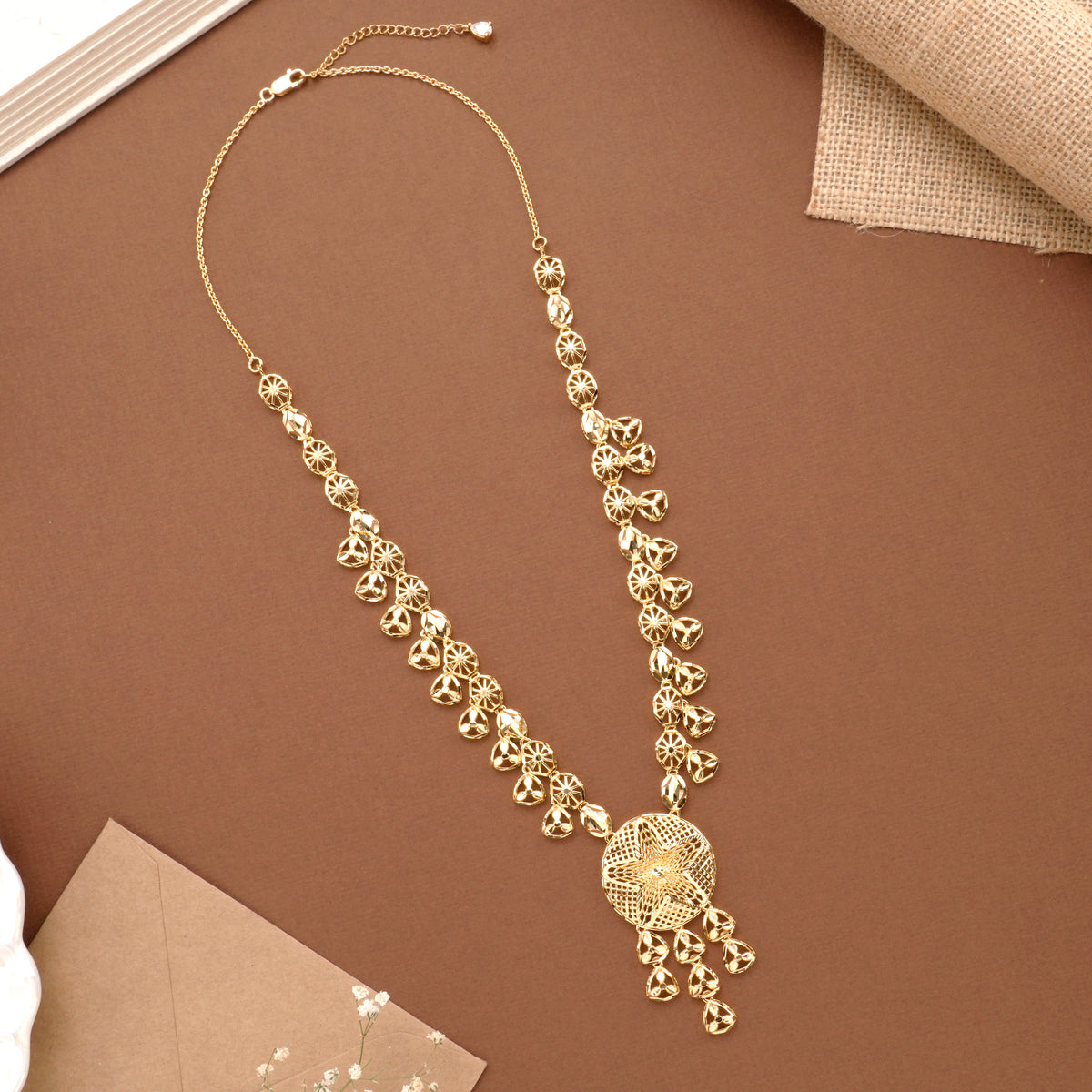Classic Golden Drops Casting Necklace Set