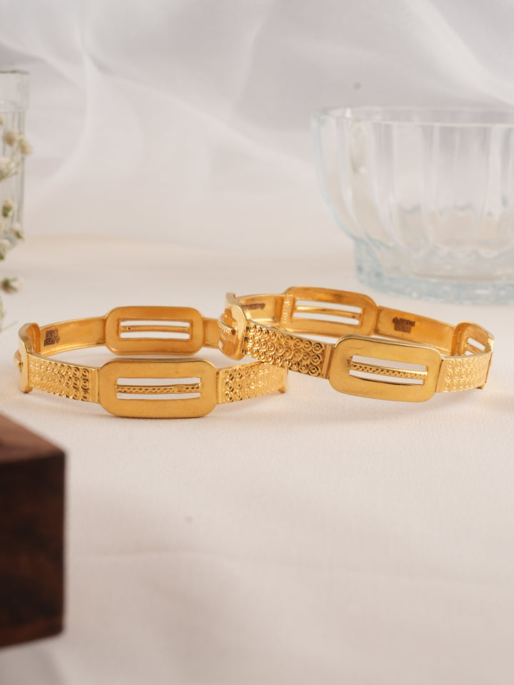 Imperial Glowing Gold Bangle