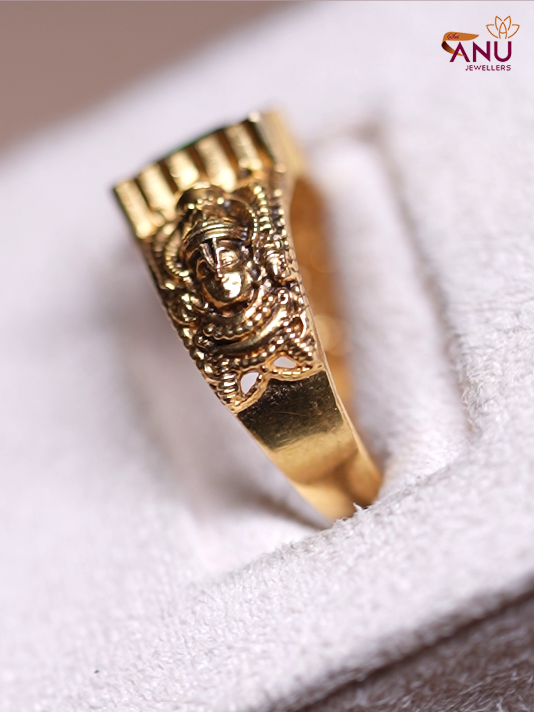 Antique Emerald Crown Heritage Ring
