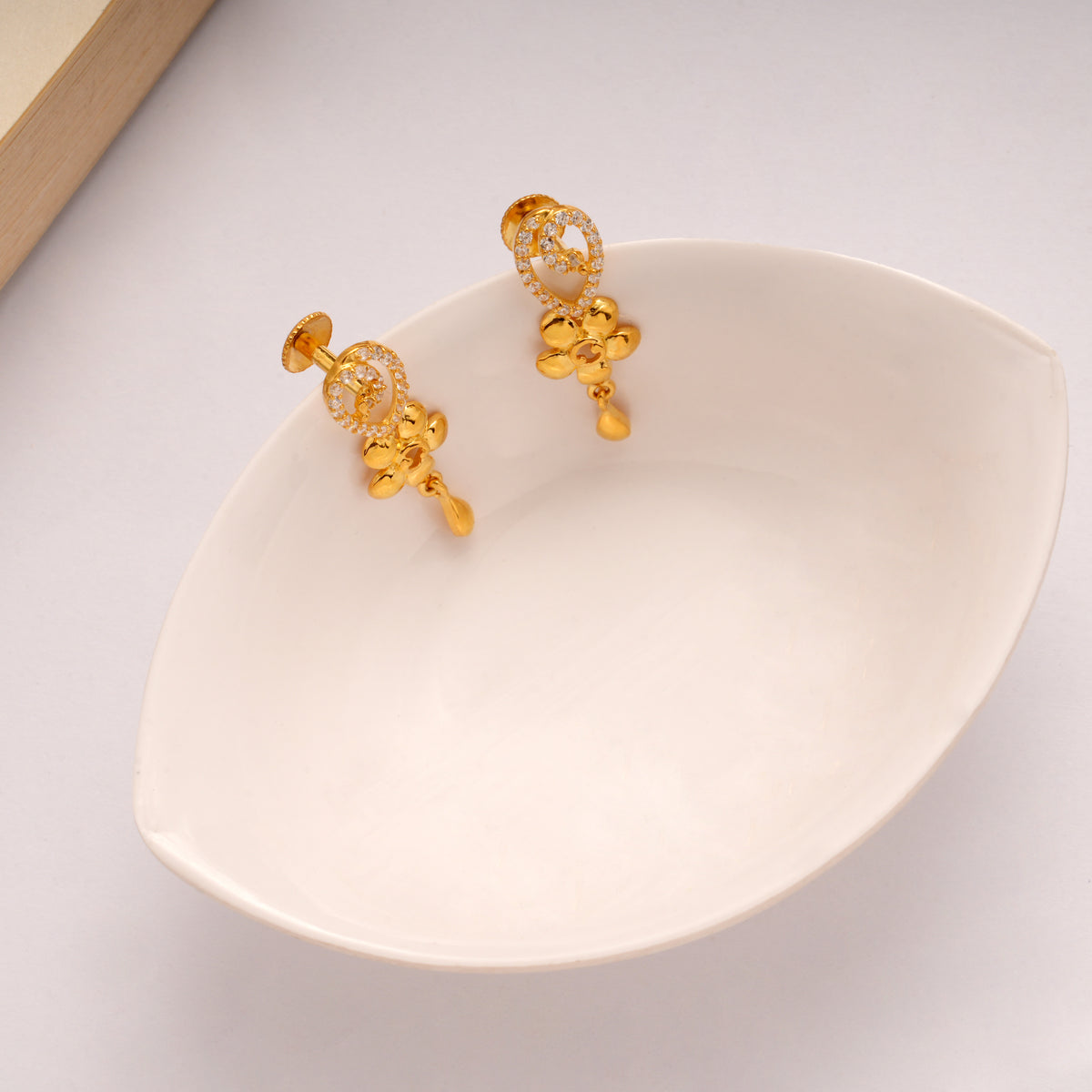 White Stone Leaf and Floral Golden Necklace Set