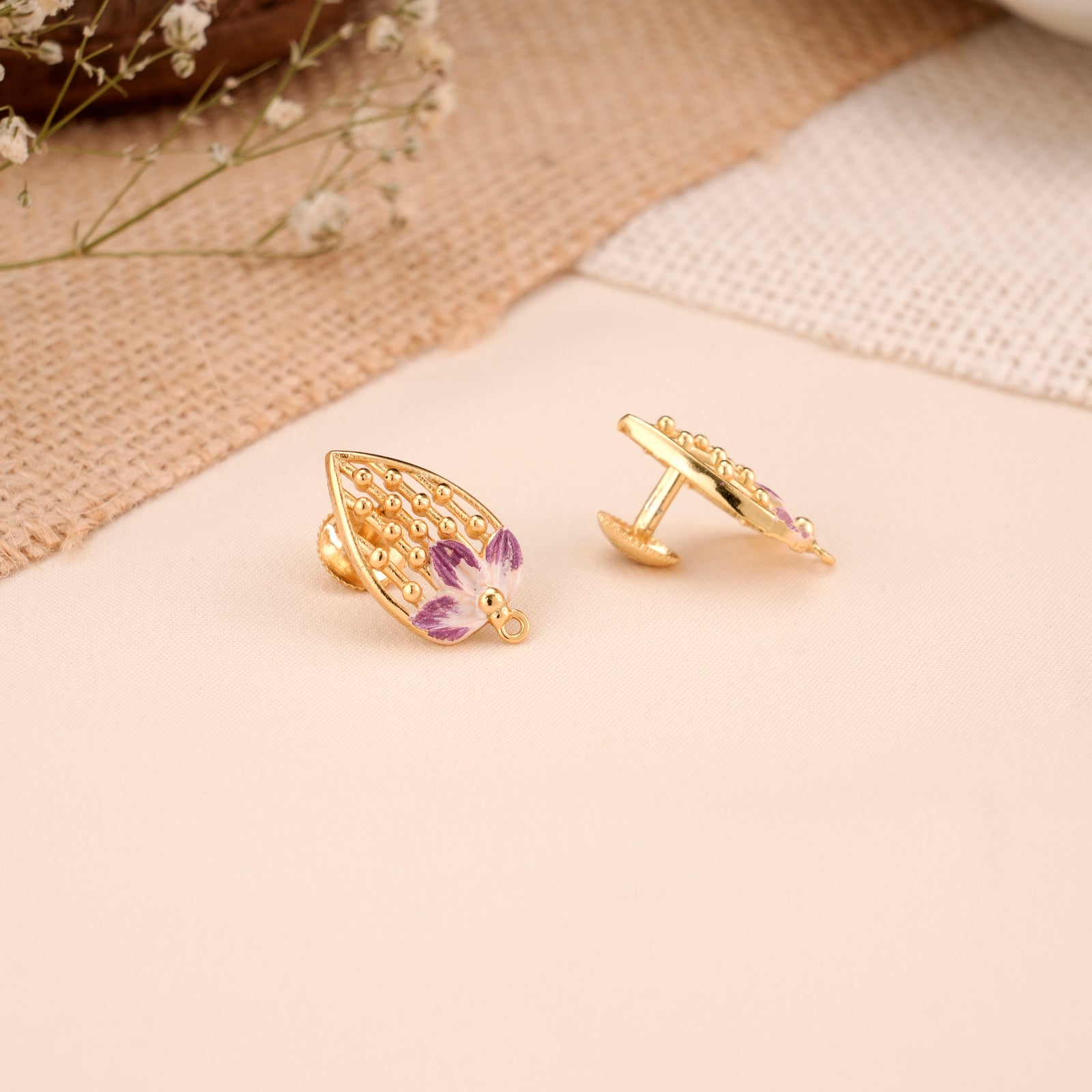 Oval Shape Leaf Floral Pattern Golden Stud