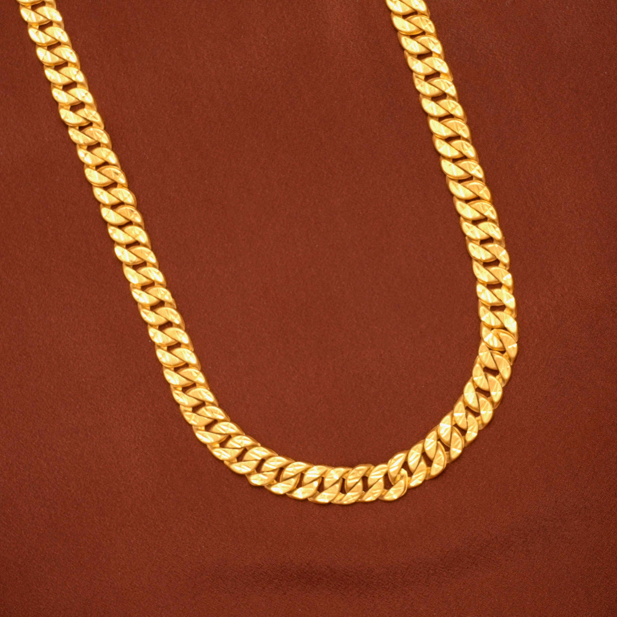 Stylish Cuban Link Pattern Gold Chain