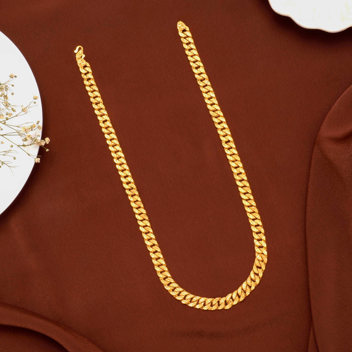 Stylish Cuban Link Pattern Gold Chain