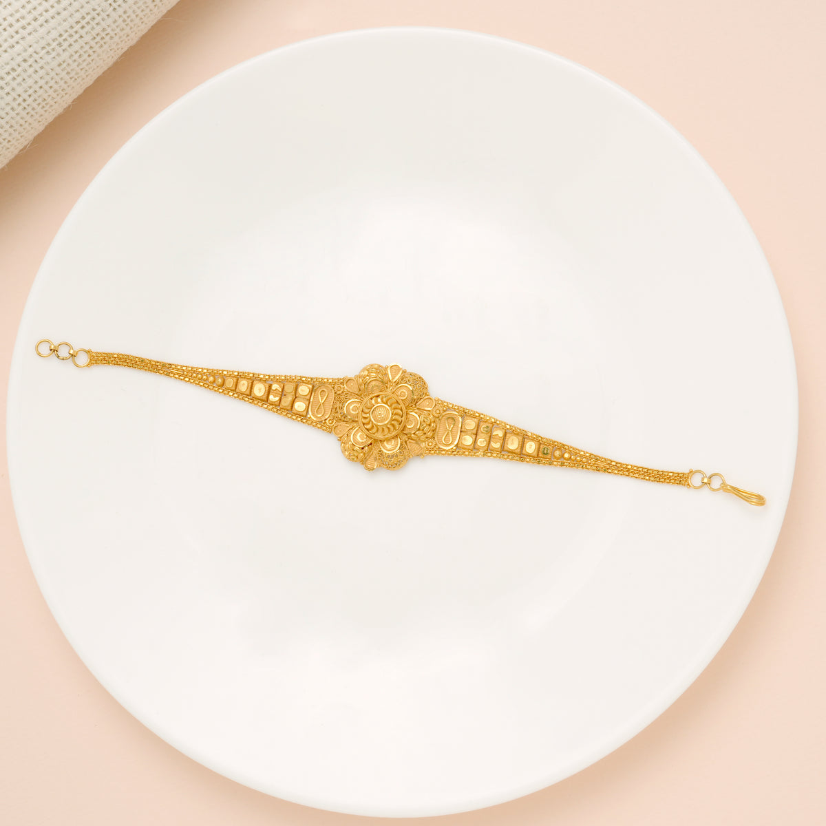 Vintage Style Single Floral Gold Bracelet for Women