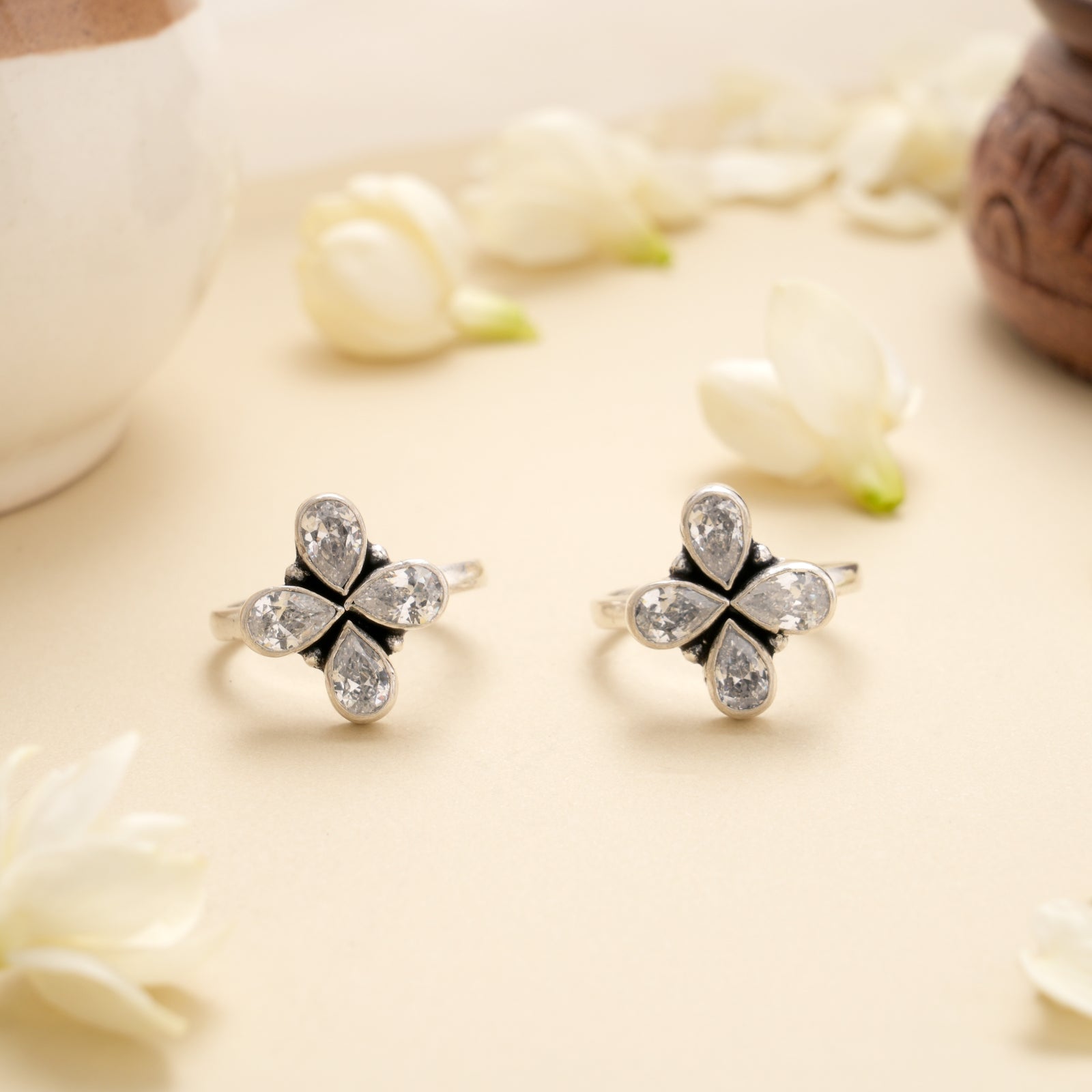 Antique Crystal Clover Classic Silver Toe Ring