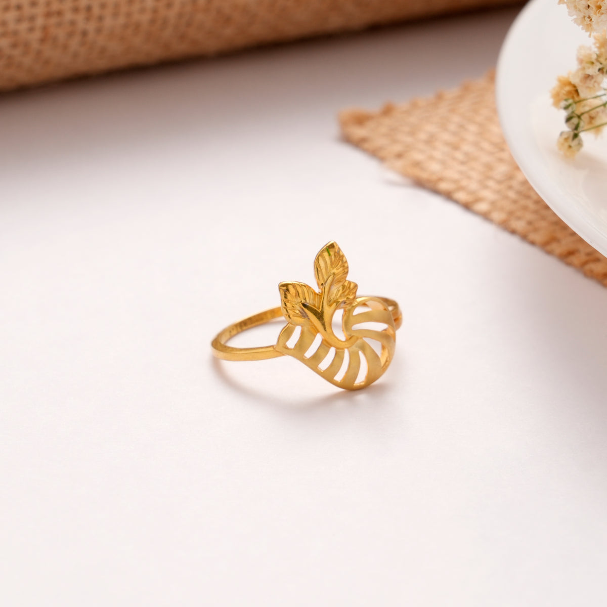 Sun Beam Floral Leaves Golden Ring