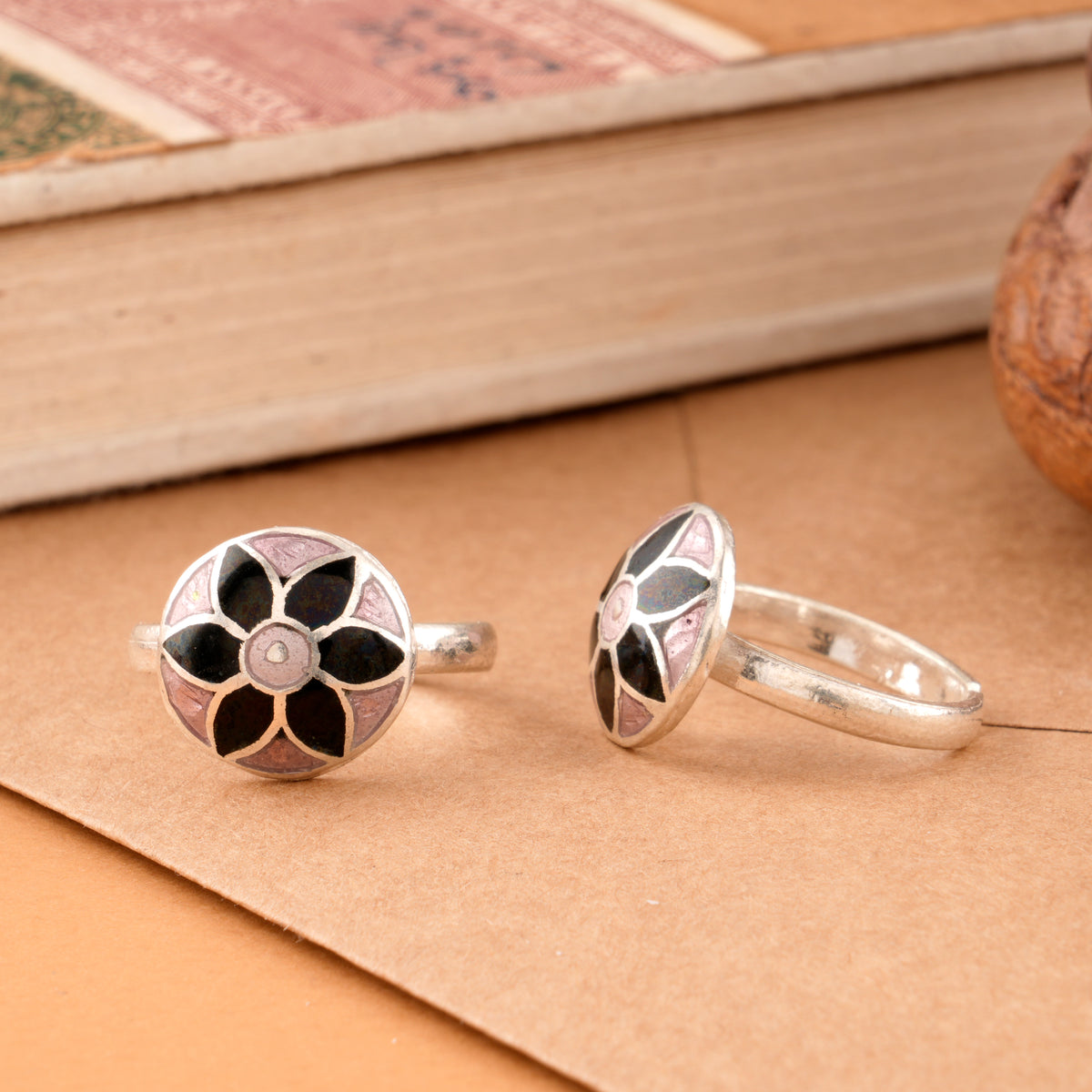 Floral Black Enamel Silver Toe Ring