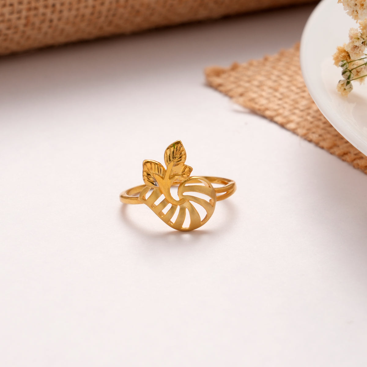 Sun Beam Floral Leaves Golden Ring