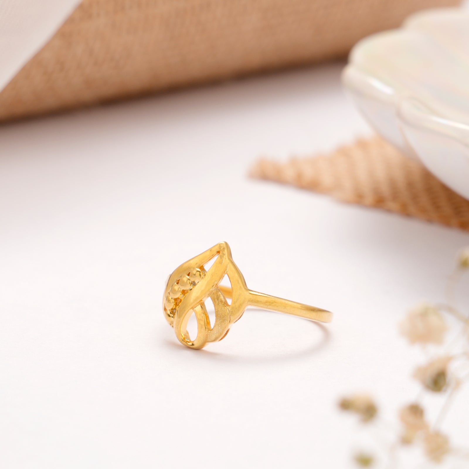 Minimal Leafy Pattern Golden Ring